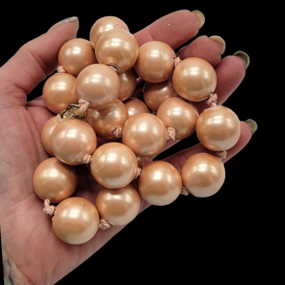 Vintage 1960's Peach Moonglow Bead Necklace - Picture 6 of 8
